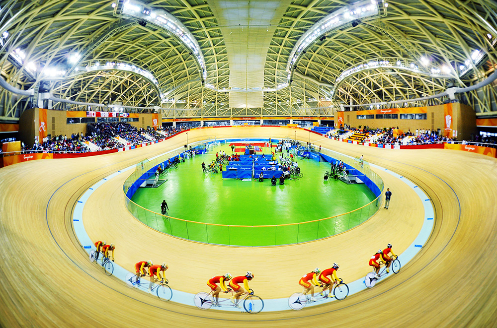 室内自行车比赛场馆内景