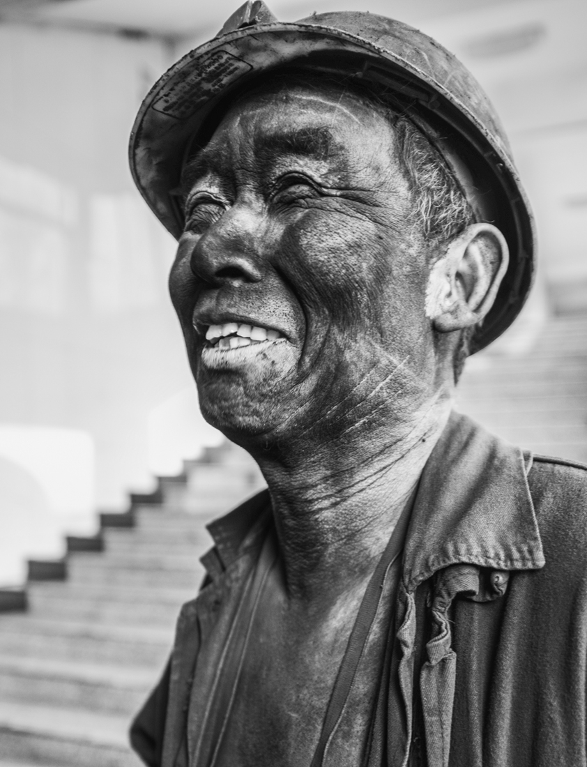 平煤集团四矿的煤矿工人升井后朴实的形象。