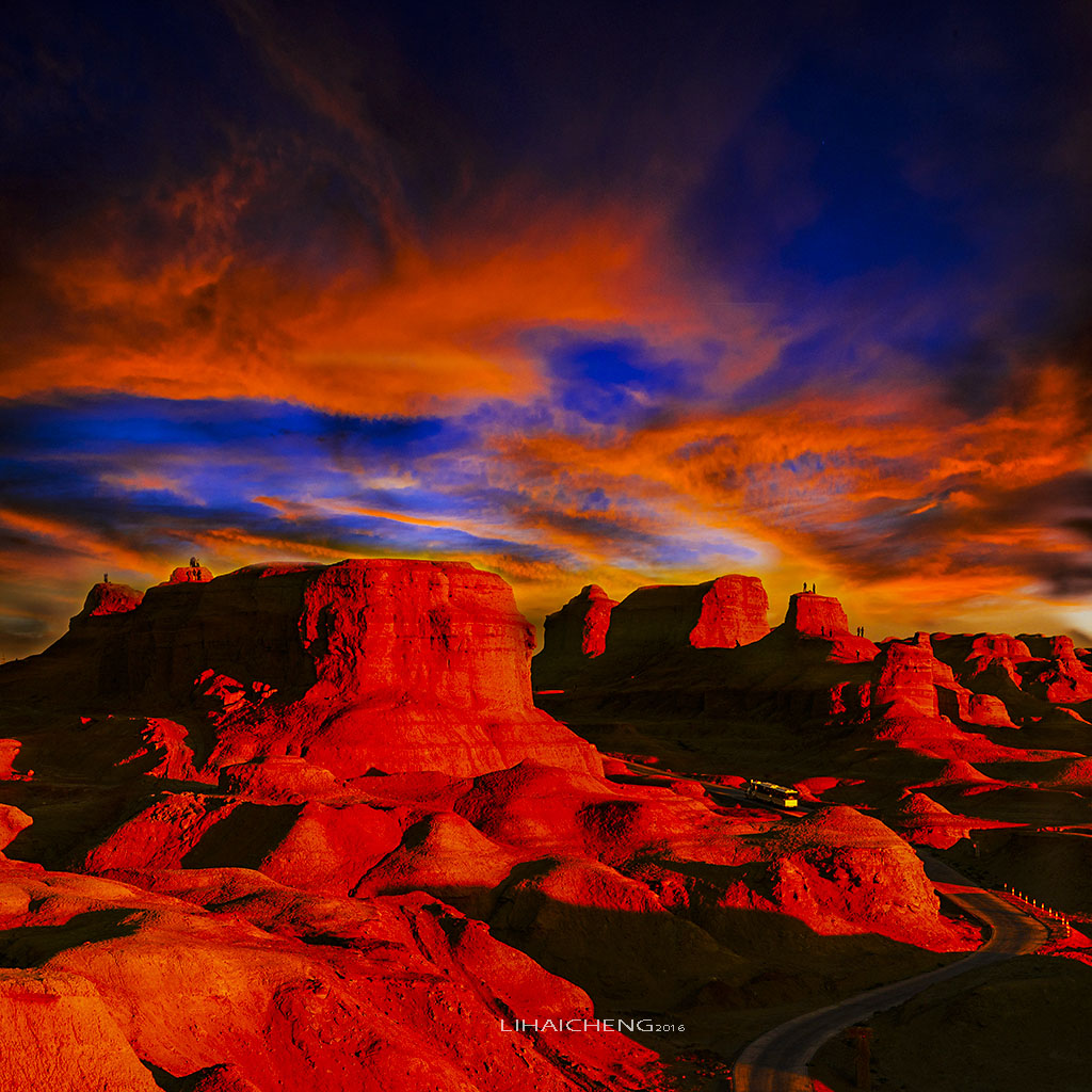 壁的小丘,是在极端干旱和大风的环境下形成的