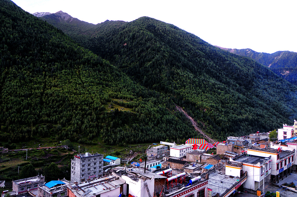 四川省阿坝州小金县四姑娘山日隆镇的晨曦-第