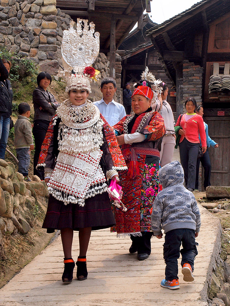 <em>苗家</em>盛装<em>姊妹</em>节-2014年张张丽双周赛第2期《