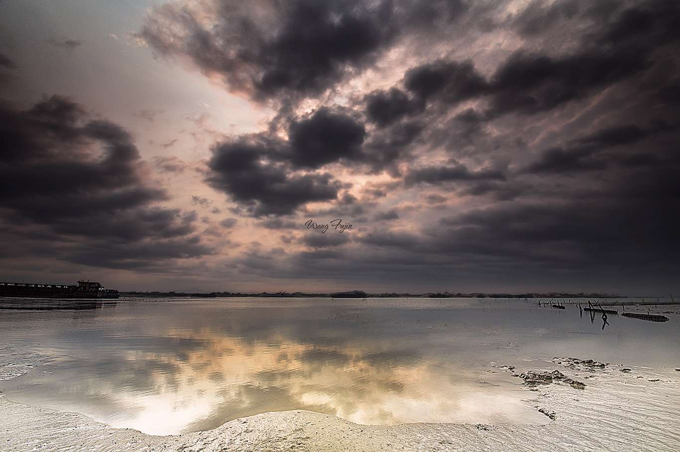 无限好,只是近黄昏。 海日生残夜,江春入旧年-