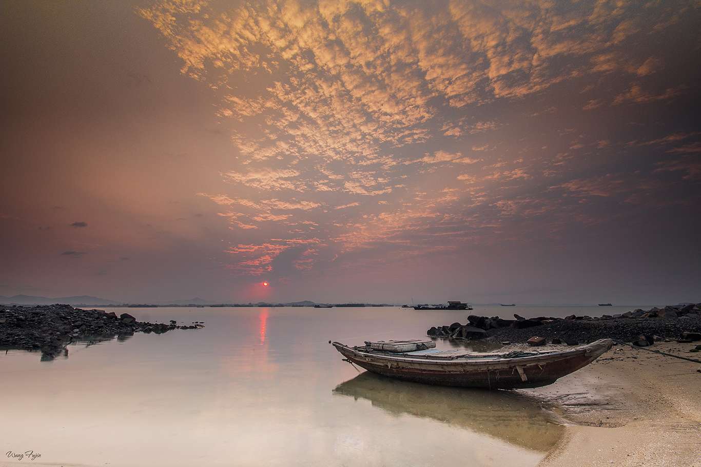 无限好,只是近黄昏。 海日生残夜,江春入旧年-