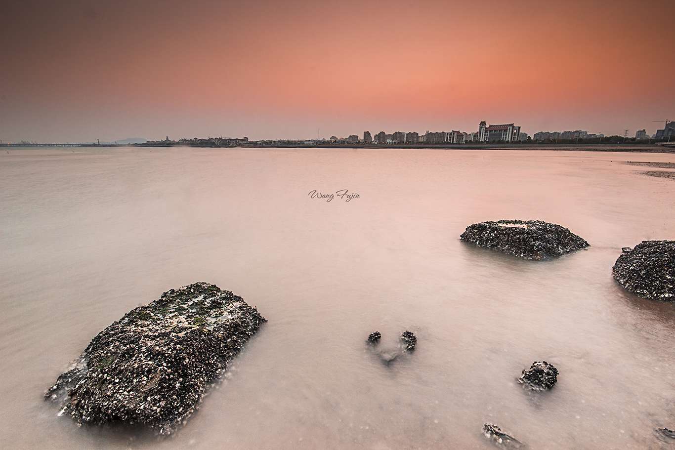 无限好,只是近黄昏。 海日生残夜,江春入旧年-