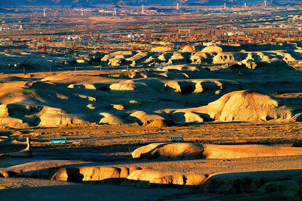 夕照戈壁石油城-《大众摄影》安徽俱乐部