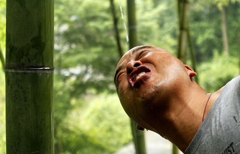 体验湘西土族文化--喝竹酒-《大众摄影》徐州俱