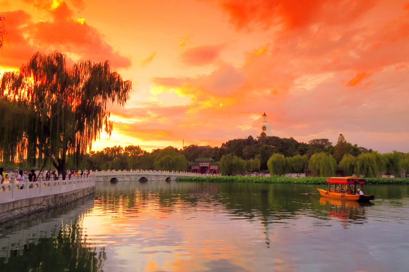 红霞满天映白塔-首届中国园林摄影大展10月