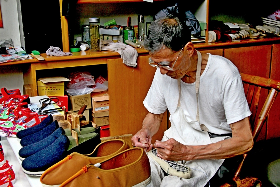 鞋匠-包商银行杯全国第五届小企业贷款摄影