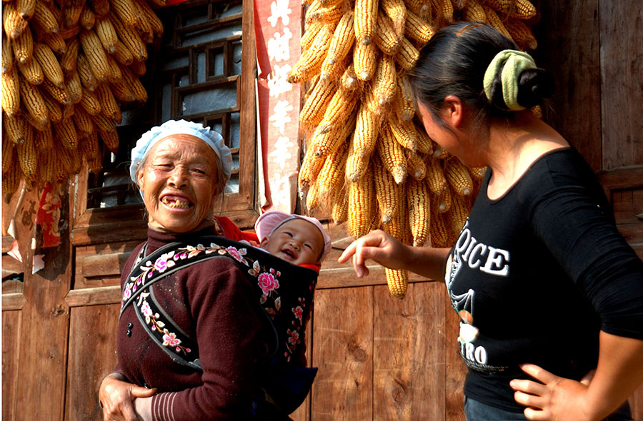 重庆市合川区三汇镇云农村-家三代人幸福生活
