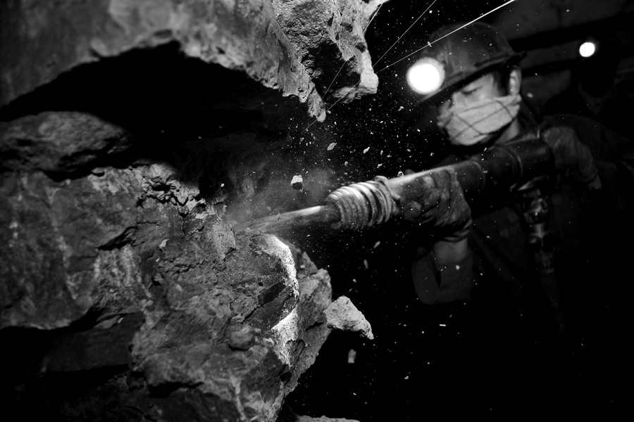 《煤矿井下巷道维修工》(组照)-包商银行杯全国