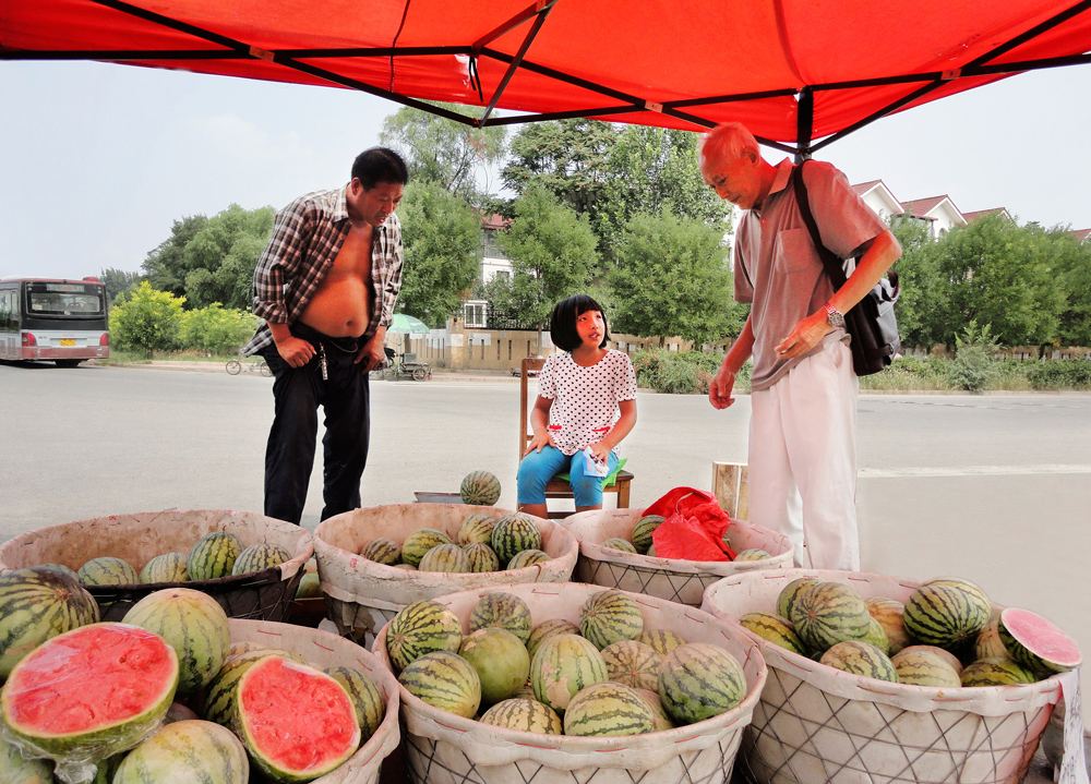 《卖西瓜的小女孩》-《大众摄影》北京俱乐部