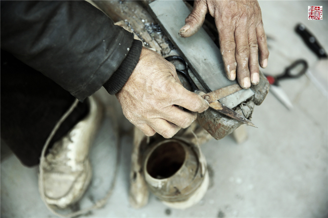 磨剪子来戗菜刀--渐渐远去的民间传统手工艺-《大众摄影》枣庄俱乐部(2星)-大众摄影网