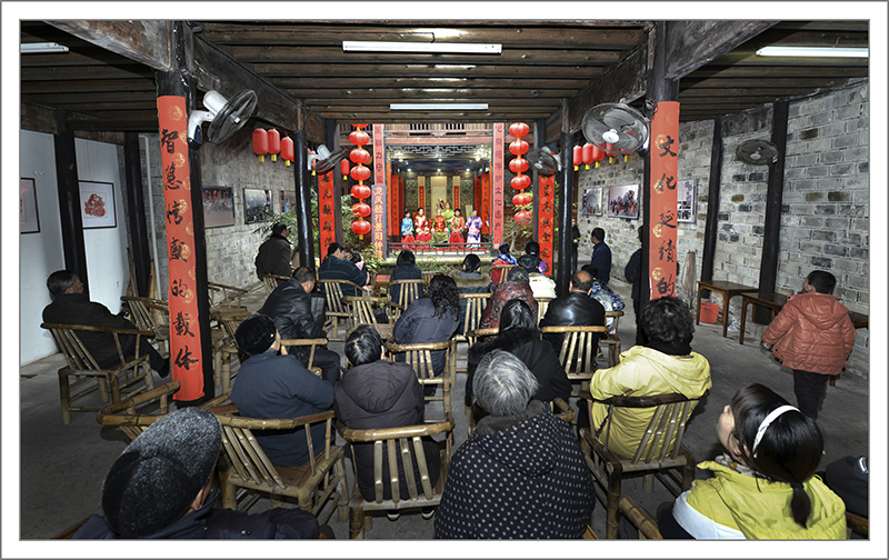 听戏-《大众摄影》浙江俱乐部(3星)-大众摄影网