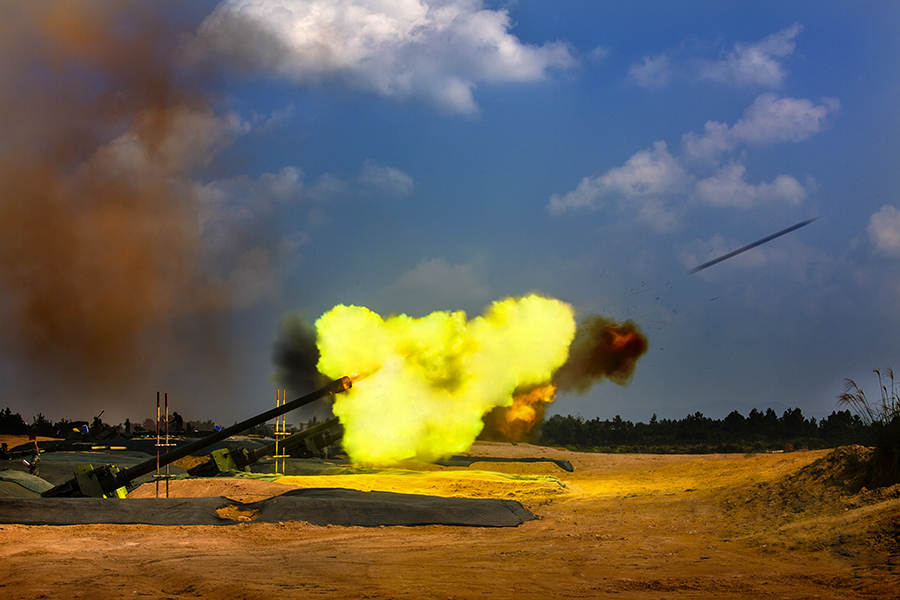 《炮弹出膛》-《大众摄影》江西俱乐部(1星)