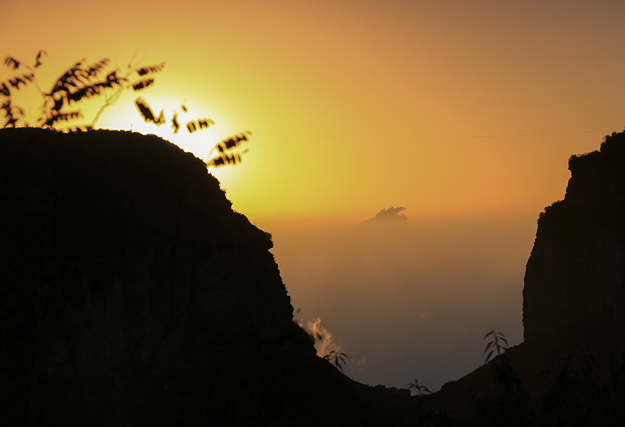 豁口风云-“巍巍太行山 百变大峡谷” 中国林州太行大峡谷全国摄影大展投稿区-大众摄影网