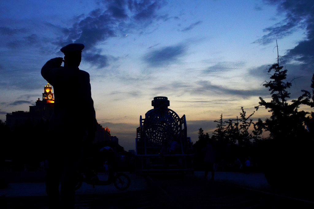 忠于职守-《大众摄影》俱乐部团体会员--河南论