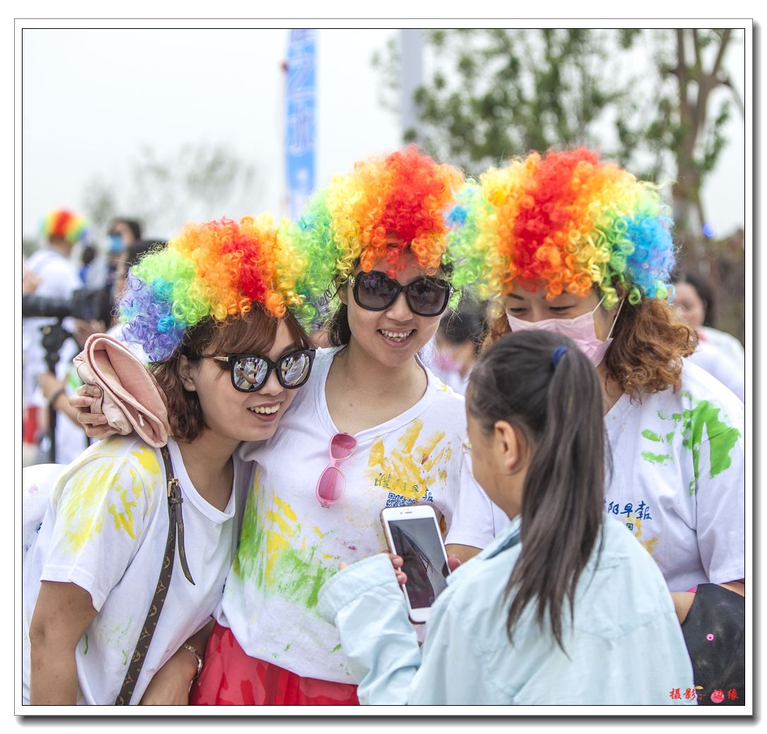 轻松快乐的彩跑活动