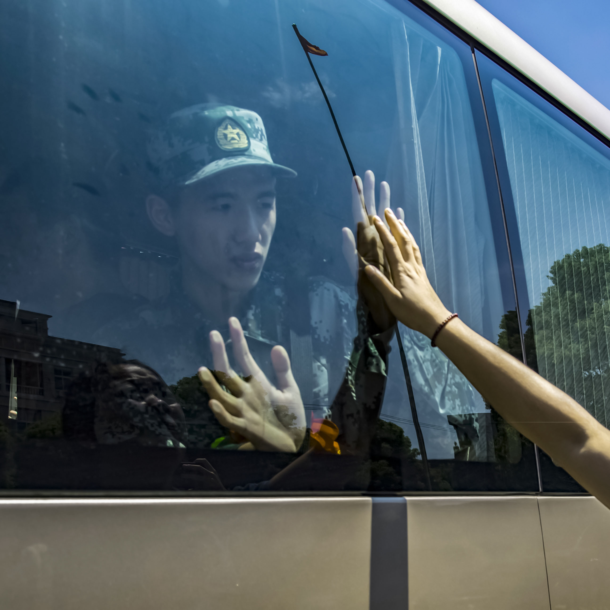 儿行千里母担忧-《大众摄影》俱乐部团体会员