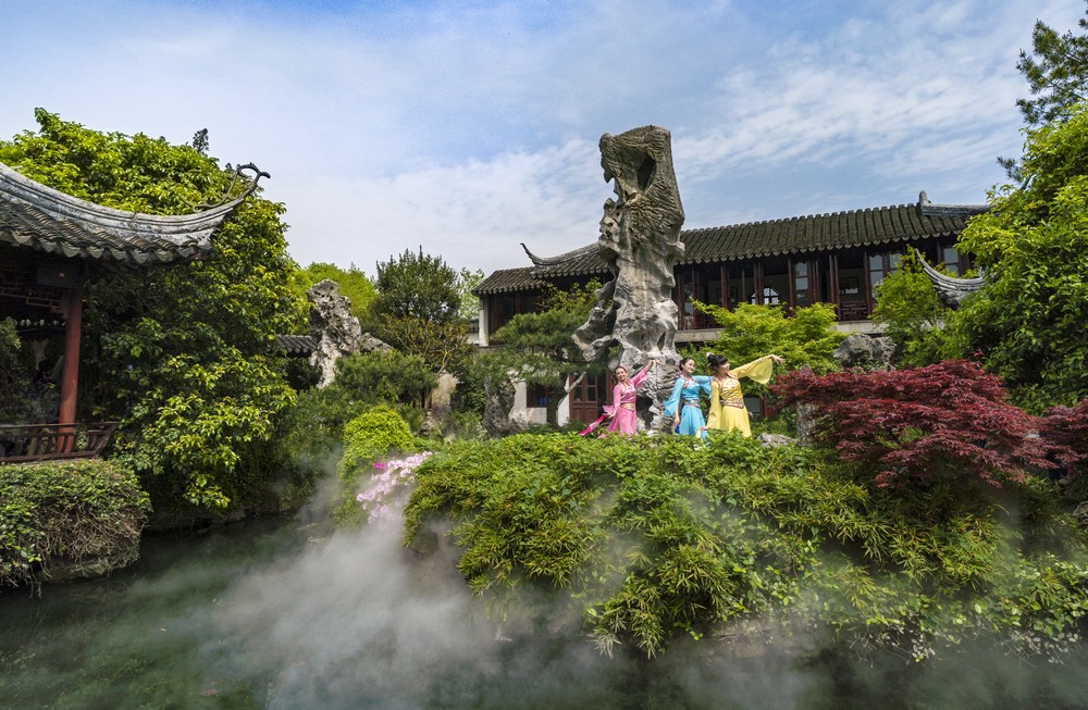 留园冠云峰歌舞-第四届“中国园林”摄影大展投稿区-大众摄影网 -