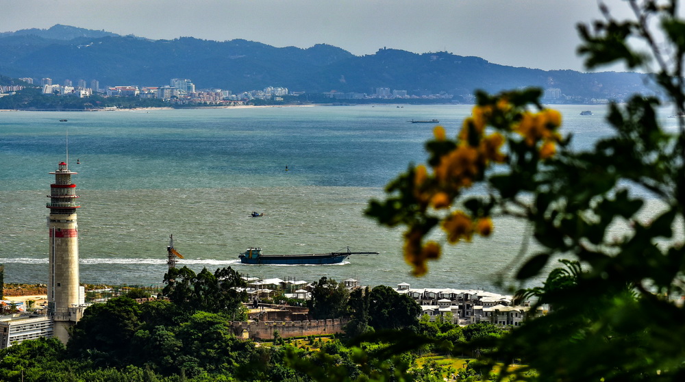 远眺灯塔与南炮台-魅力厦门湾 多彩漳州港全