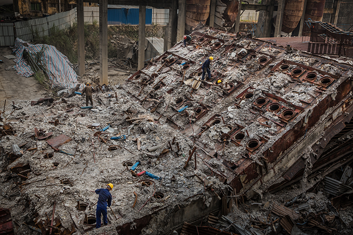 《去产能,旧除尘设备拆除组照》(组照六张)