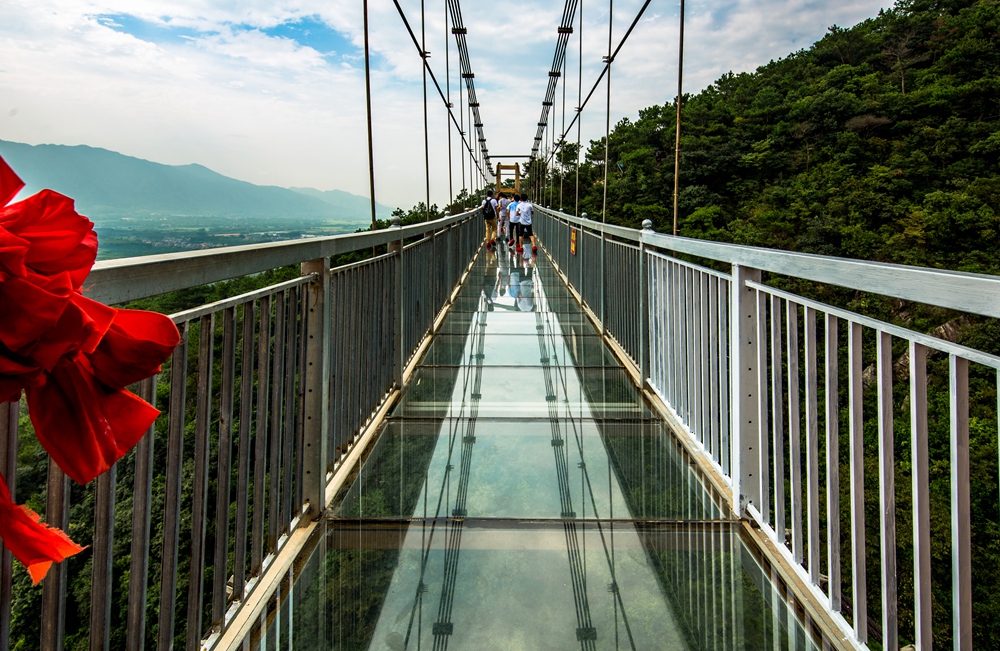 牛鱼嘴玻璃桥组图<15张>-包商银行杯全国第八届“小企业贷款”专题摄影大展投稿区-大众摄影网 -