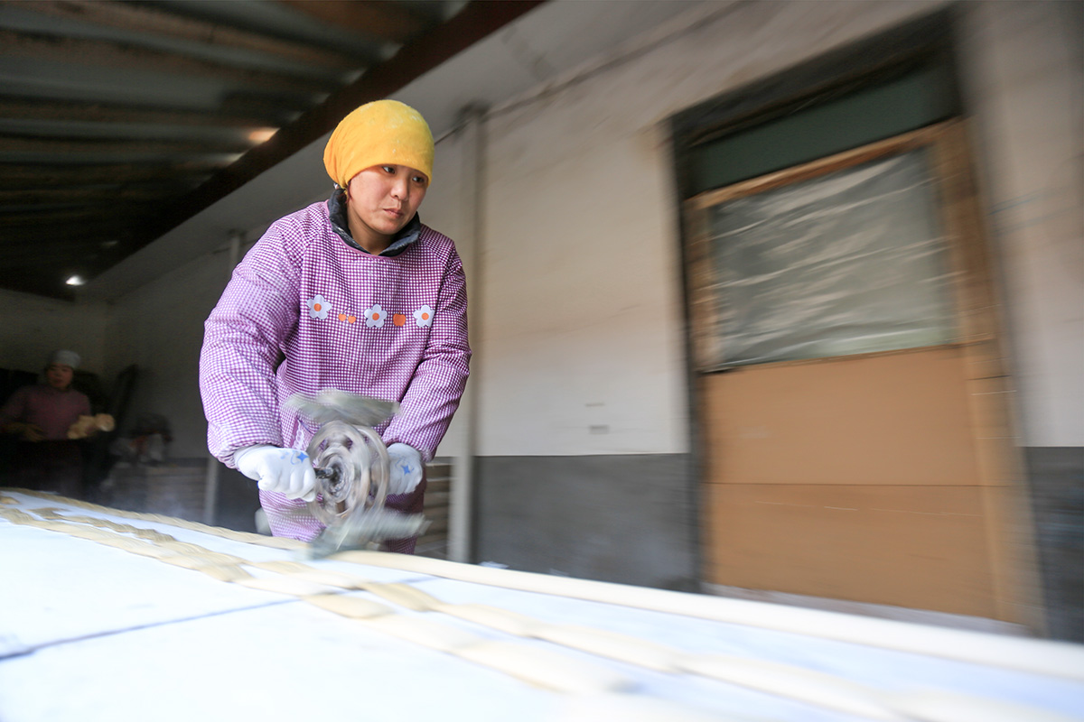 传统手工制作芝麻糖-包商银行杯全国第八届小