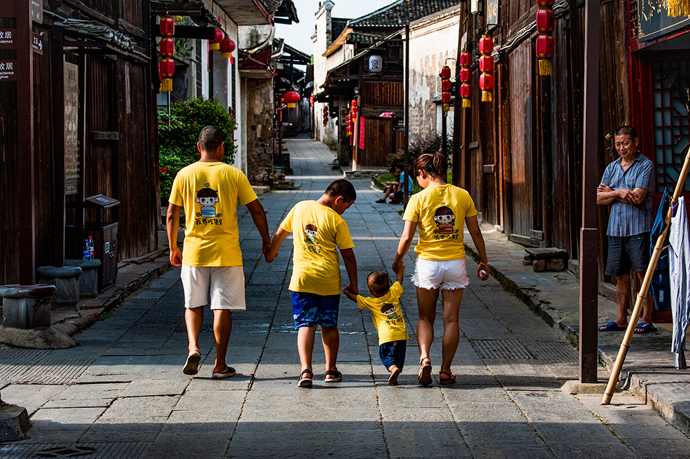 悠闲幸福的古城人