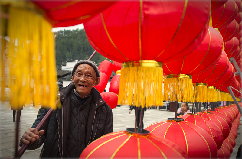 《红红的日子开心的笑》