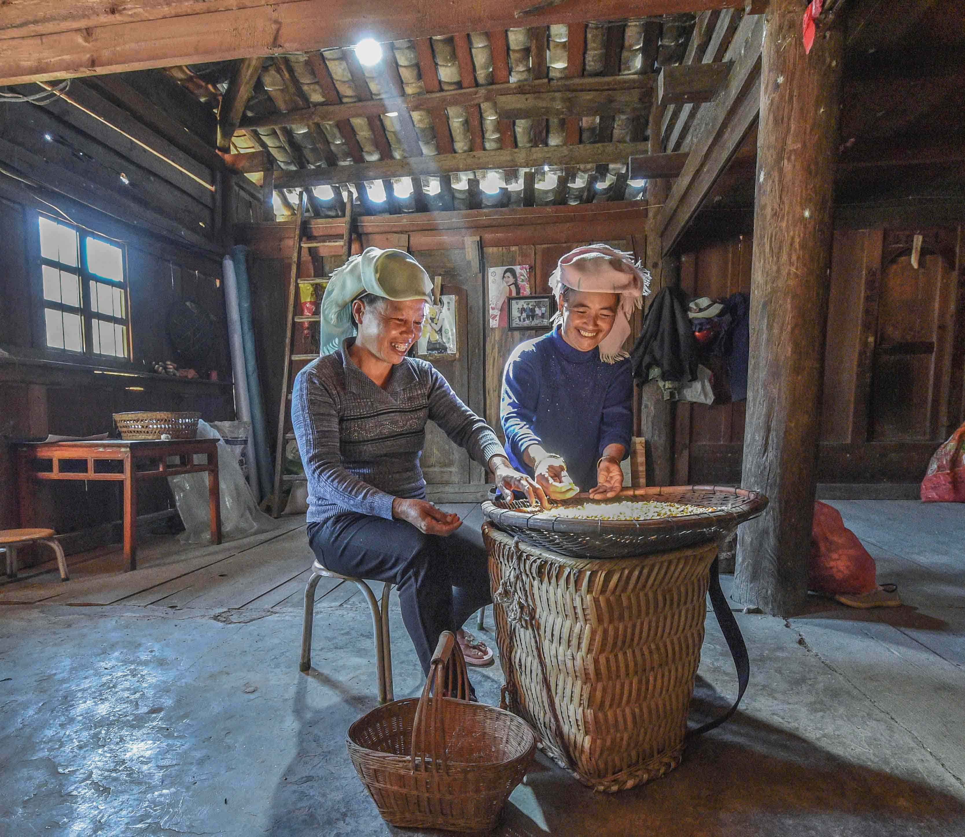 《石别村的壮族媳妇》2018年云南丘北县石别