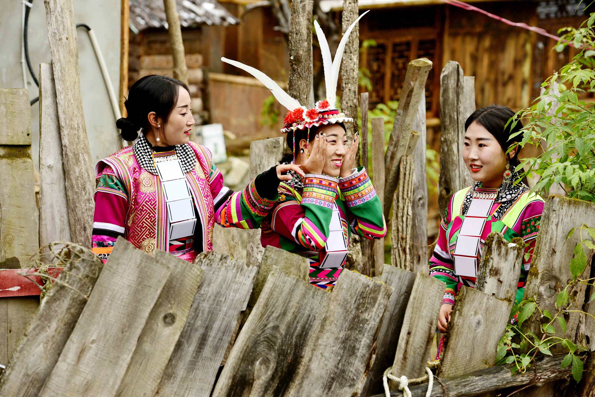 《白马藏族俏姑娘》潇潇竹