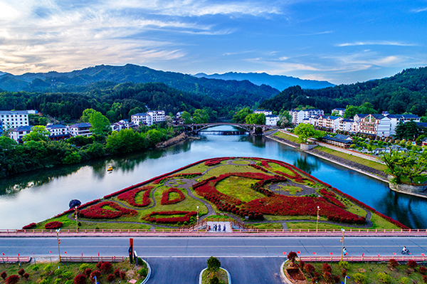 《探水巧天工》