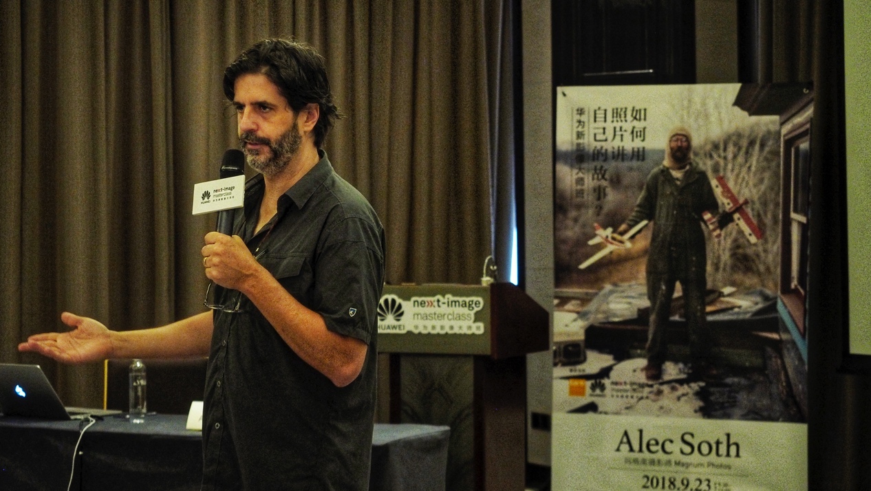 华为新影像大师班:玛格南摄影师alec soth分享创作故事