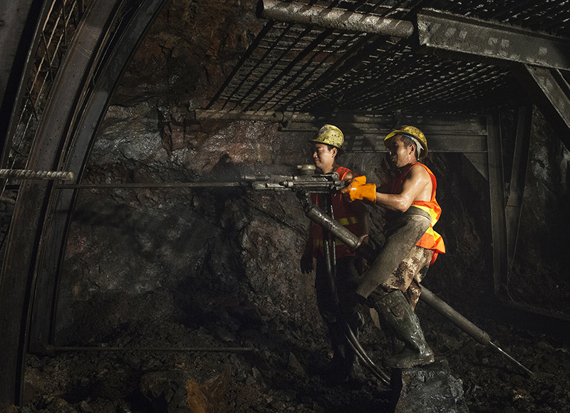 让秀美丹霞插上腾飞的翅膀