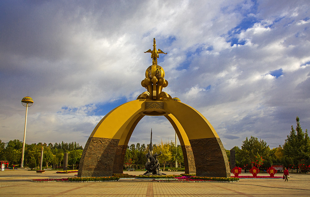 新疆库车龟兹广场景色.