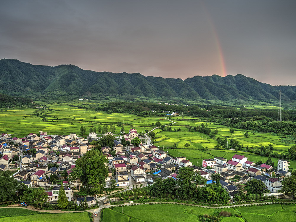 雨后彩虹-摄于安徽池州市青阳县陵阳镇上章村2017年