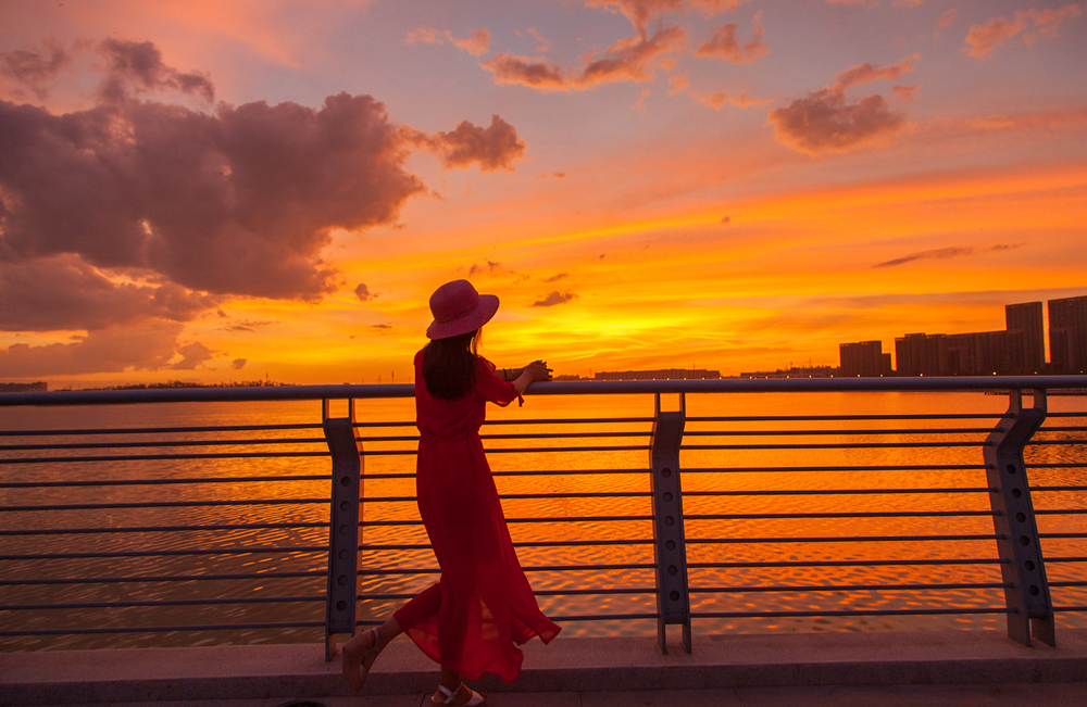 红妆晚霞惹人醉