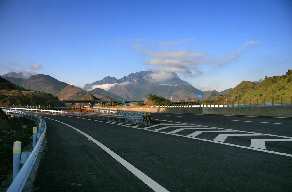 全长18公里的德上高速怀玉连接线