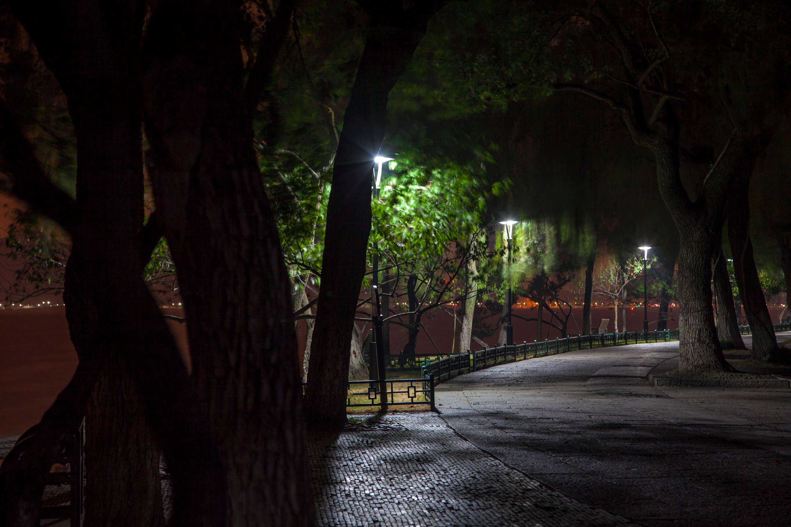 凌晨4点的西湖影像