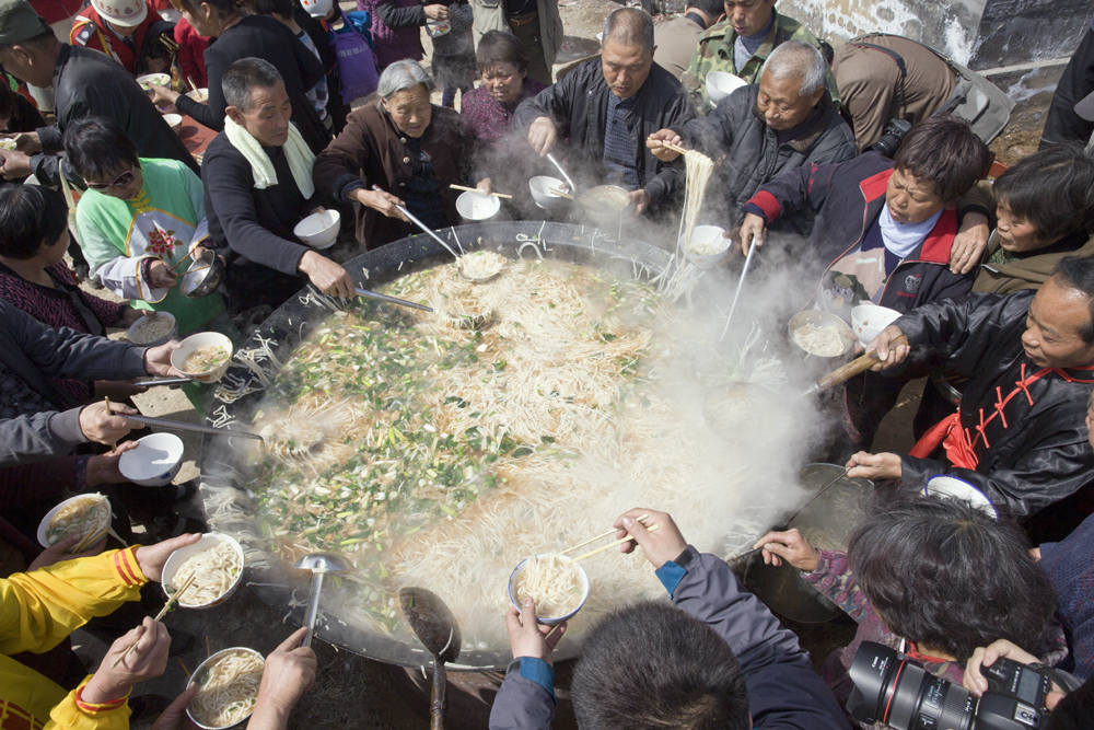 庙会上的大锅饭-《大众摄影》俱乐部团体会员——河南论坛俱乐部(4星)