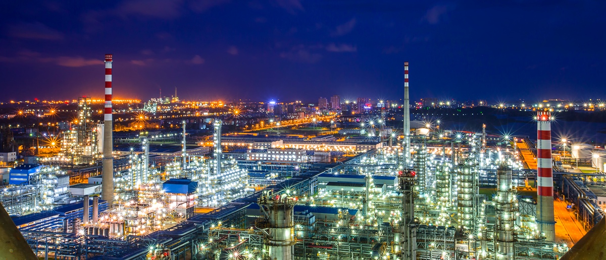 华灯初上石油城