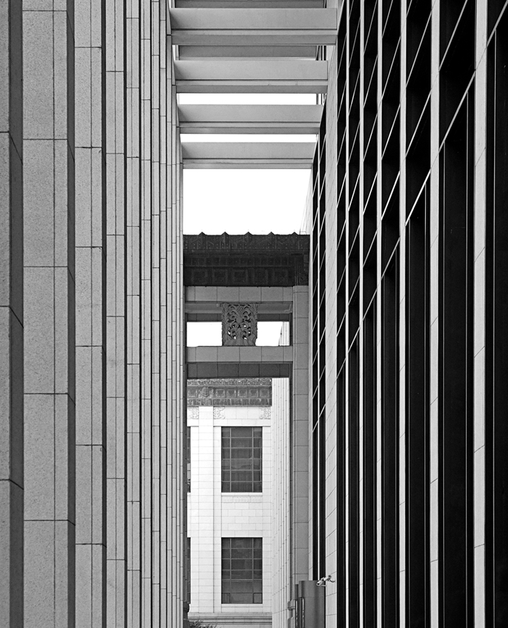 新建筑的门廊空间体现着简洁的韵律美