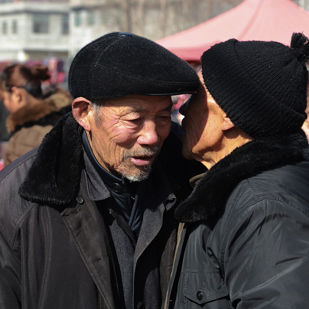 老哥俩的悄悄话