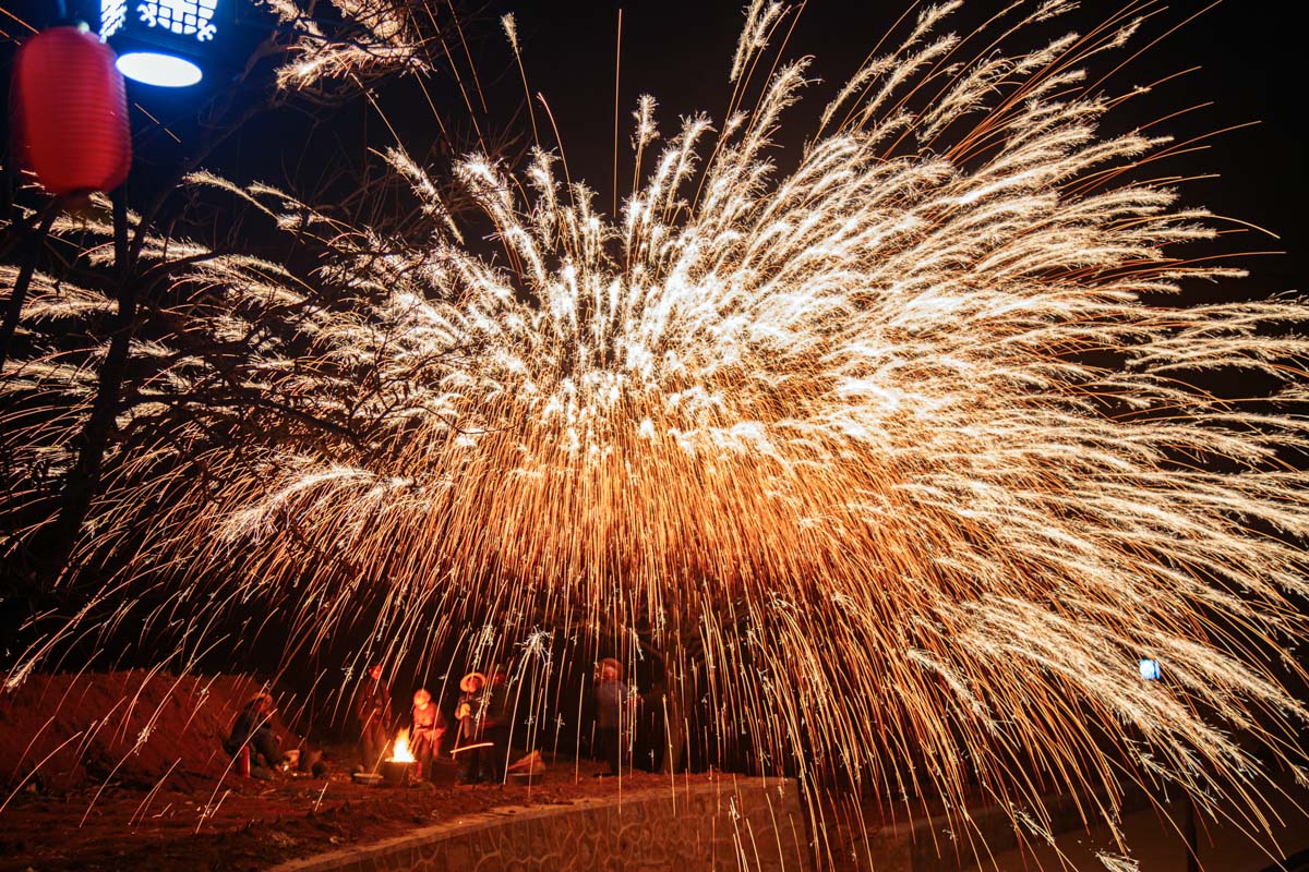 山西良户打铁花