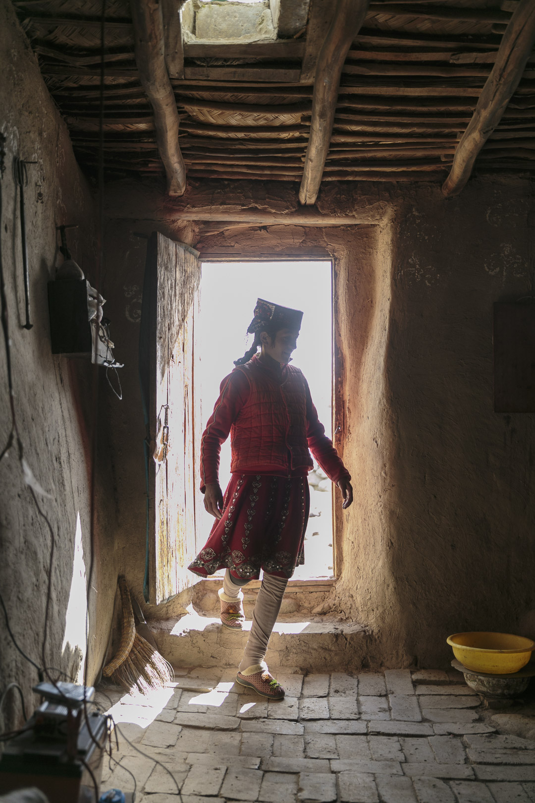 门口的塔族主妇