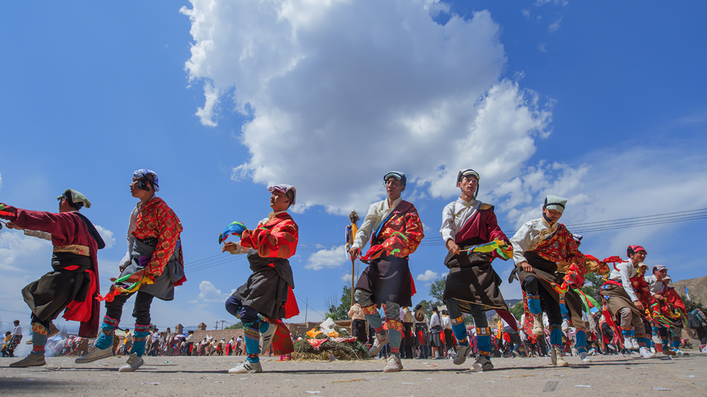 青海黄南欢乐六月会