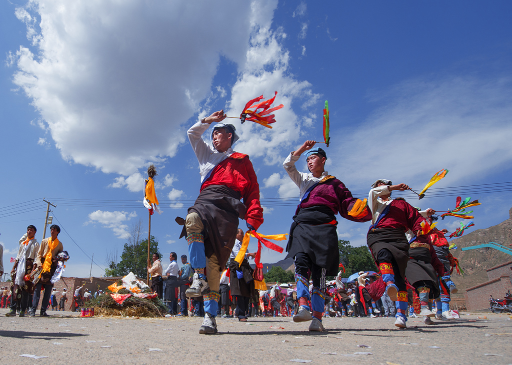 青海黄南欢乐六月会