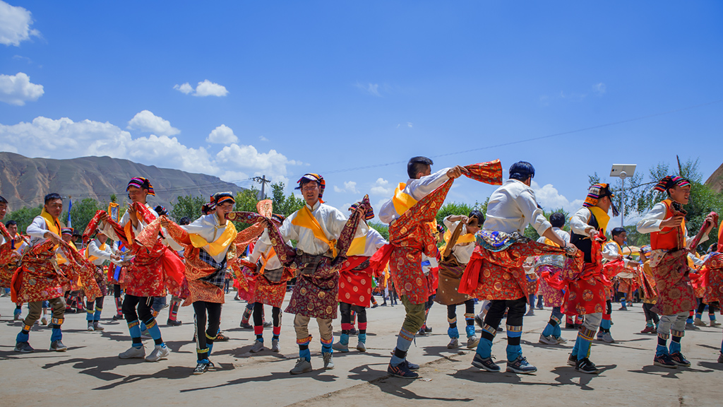 青海黄南欢乐六月会