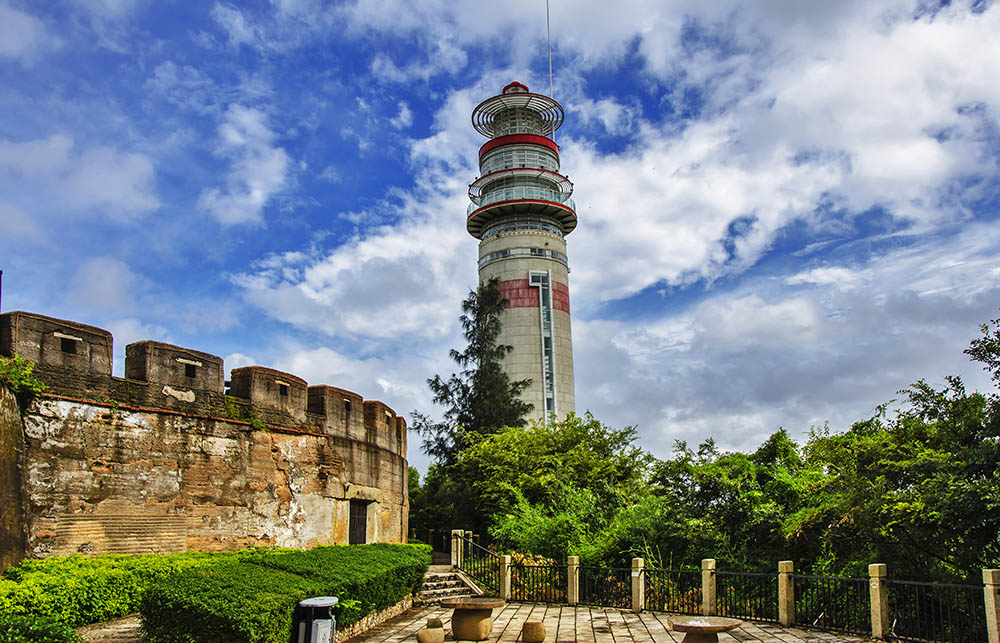 古城墙与灯塔-"魅力厦门湾 多彩漳州港"全国摄影大展投稿区-大众摄影