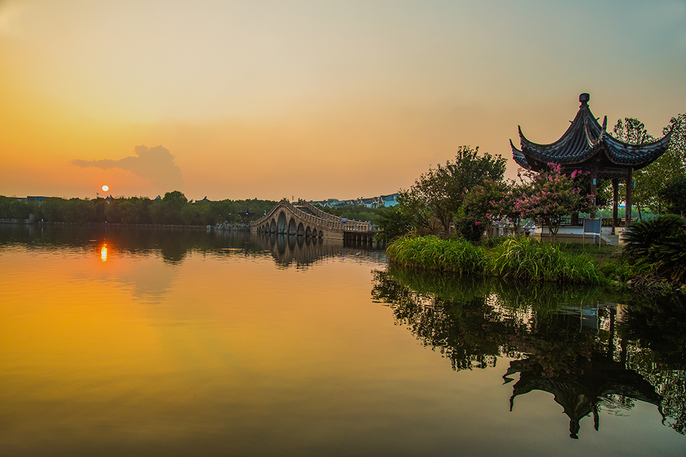 夕阳下的春申湖-"千年古镇 高新黄埭 砥砺奋进再创辉煌"相城高新区
